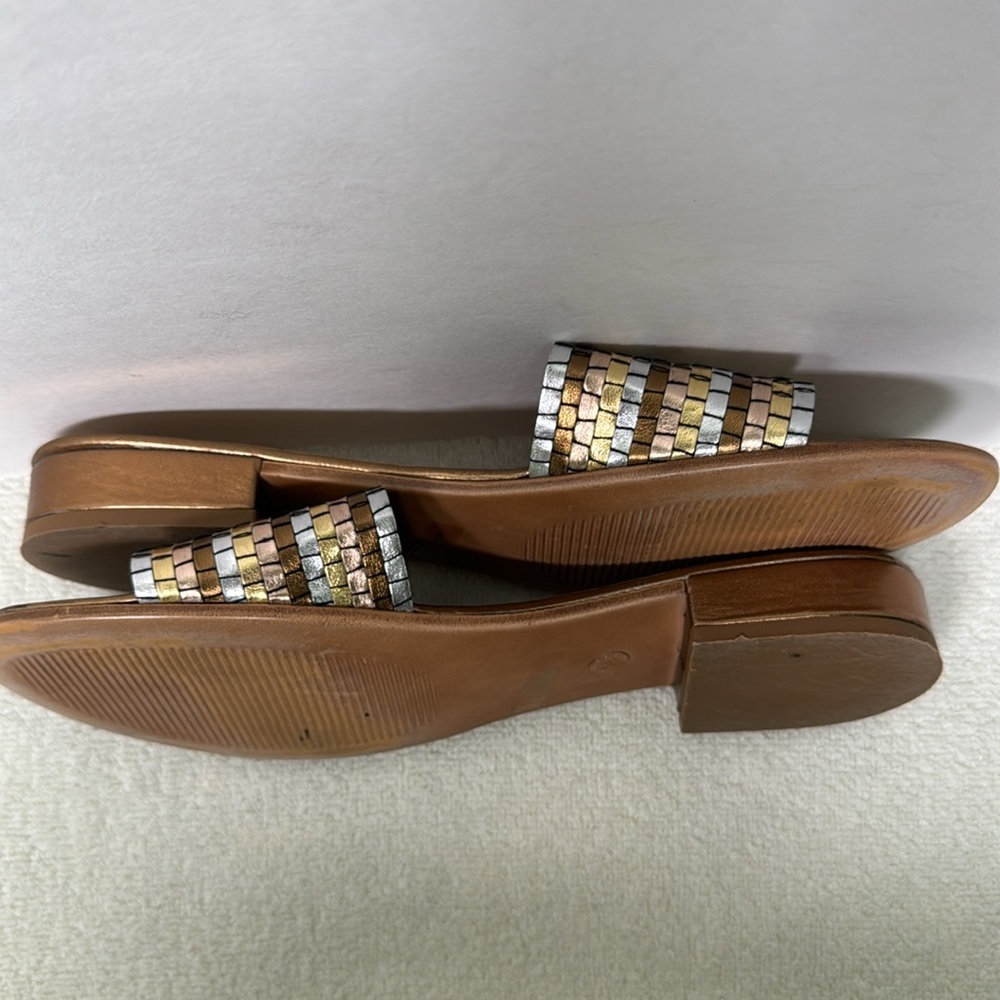 Bella Vita Eli-Italy Metallic Sandal - Picture 6 of 16